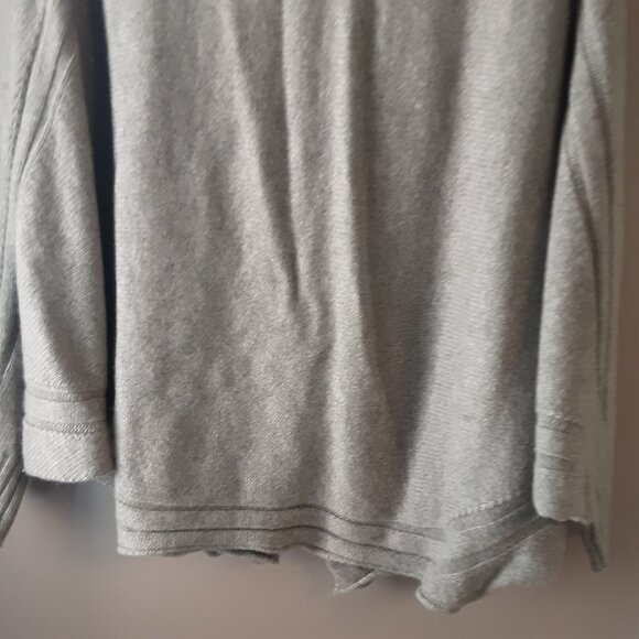 Gorgeous Made in Italy Tabaroni Grey Cashmere Shawl Shrug Sweater Size Med-Large - Picture 9 of 14